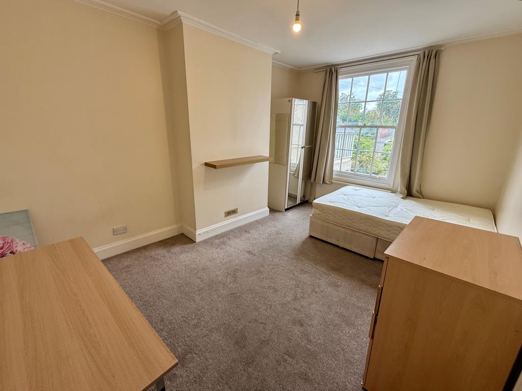 Lot: 138 - LICENSED FIVE-BEDROOM HMO WITH ADDITIONAL SELF-CONTAINED FLAT - Bedroom two